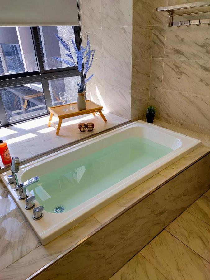 Melaka Town - Imperio Residence Studio With Bathtub Esterno foto